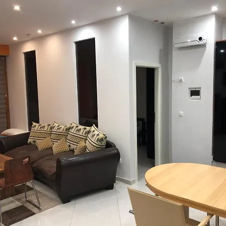 Apartment Seven's I *
