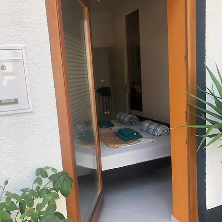 Seven's I Apartment