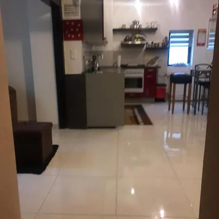 Seven's I Apartment