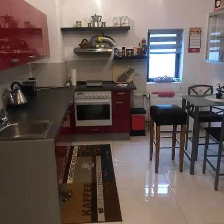 Seven's I Apartment