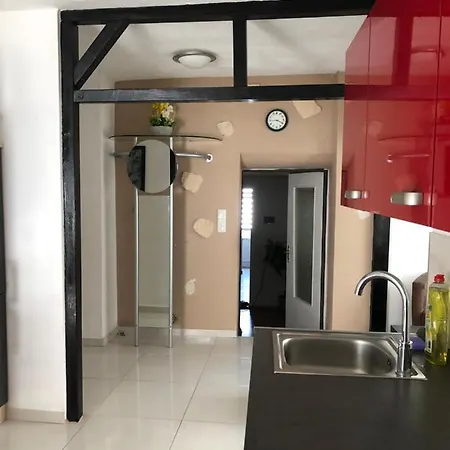 Seven's I Apartment