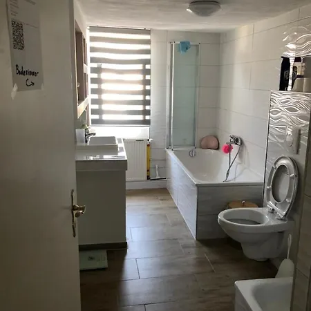 Seven's I Apartment