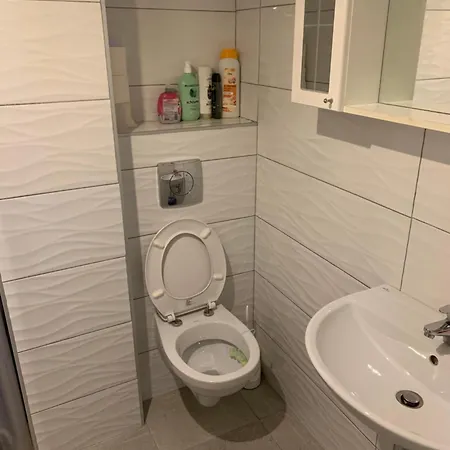 Seven's I Apartment