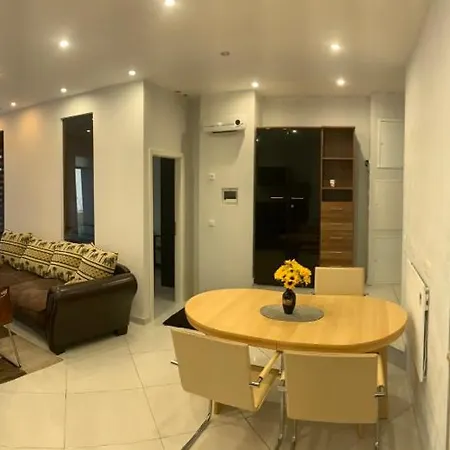 Seven's I Apartment *